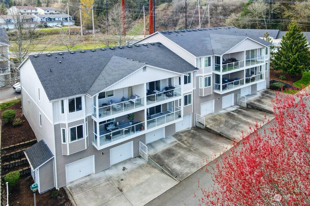Photo of 2804 SE 8th Place #1107, Renton, WA 98058 (MLS # 2056832)