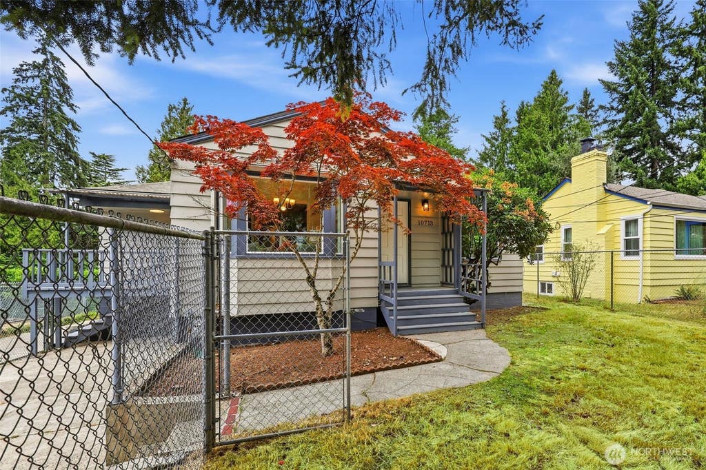 Photo of 10713 15th Avenue NE, Seattle, WA 98125 (MLS # 2551366)