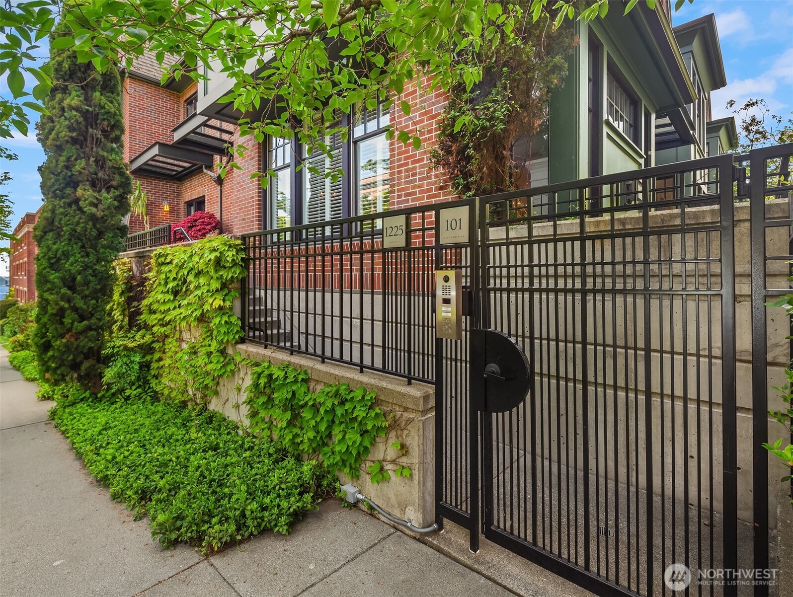 101 W Comstock Street 101