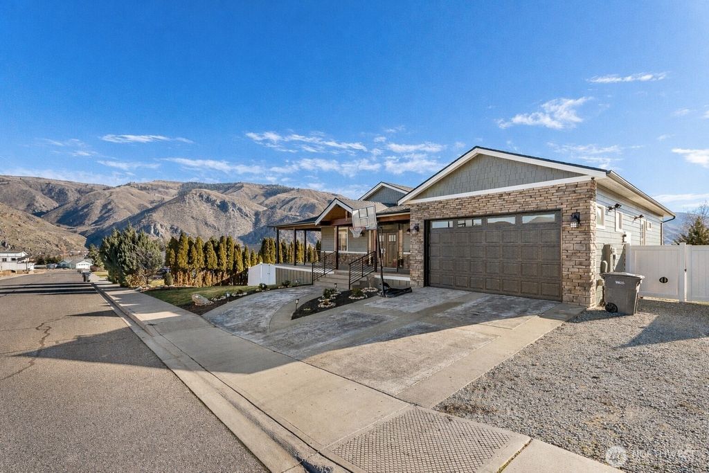 Photo of 1038 Crest Loop, Entiat, WA 98822 (MLS # 2480122)