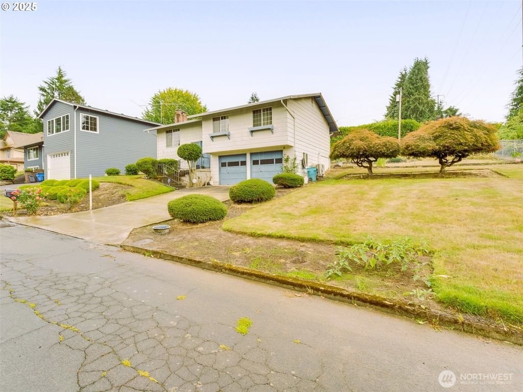 Photo of 4305 E 15th Street, Vancouver, WA 98661 (MLS # 2463857)