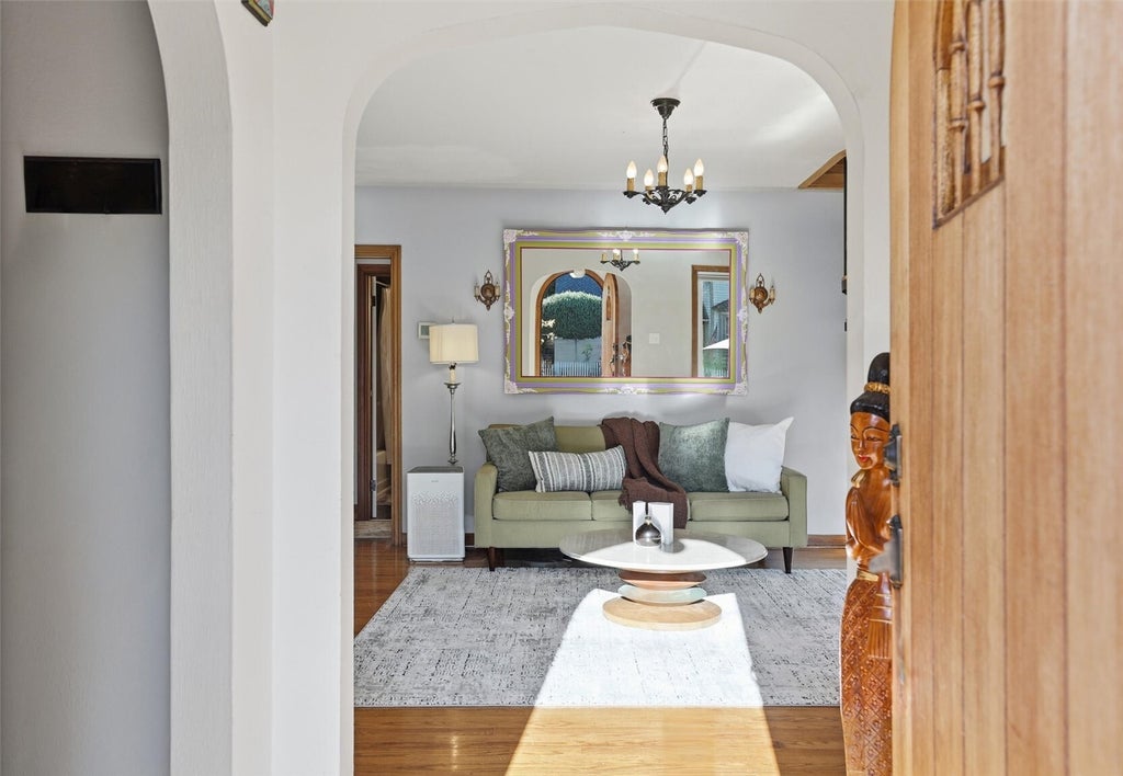 Photo of 606 First Street, Snohomish, WA 98290 (MLS # 2595992)