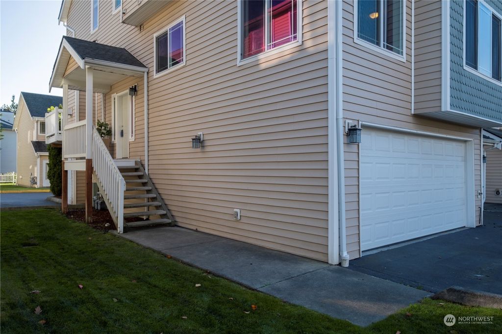 Photo of 219 SW 110th Street #3, Seattle, WA 98146 (MLS # 2306937)