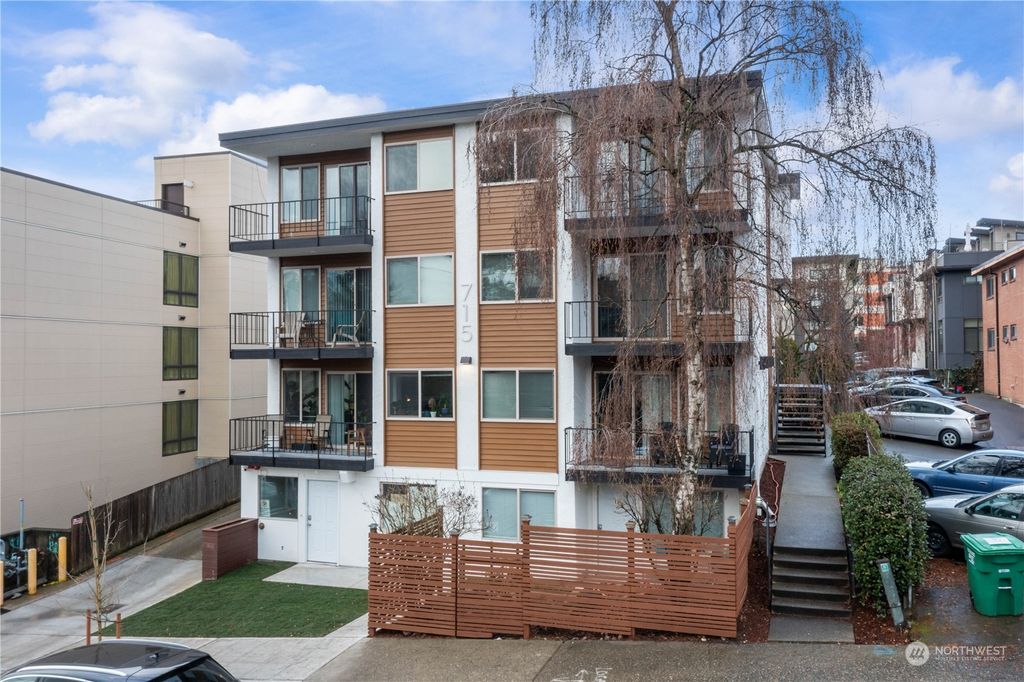 Photo of 715 Nob Hill Avenue N, Seattle, WA 98109 (MLS # 2207905)