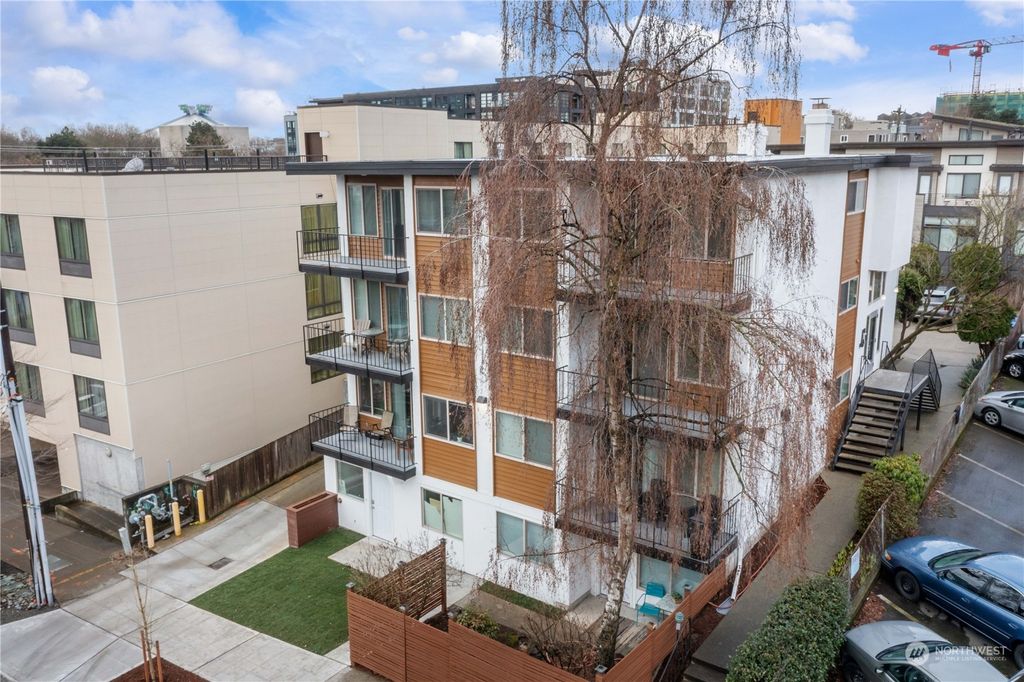 Photo of 715 Nob Hill Avenue N, Seattle, WA 98109 (MLS # 2207905)