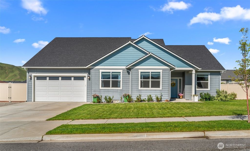 Photo of 36 Starlight Avenue, Wenatchee, WA 98801 (MLS # 2518616)