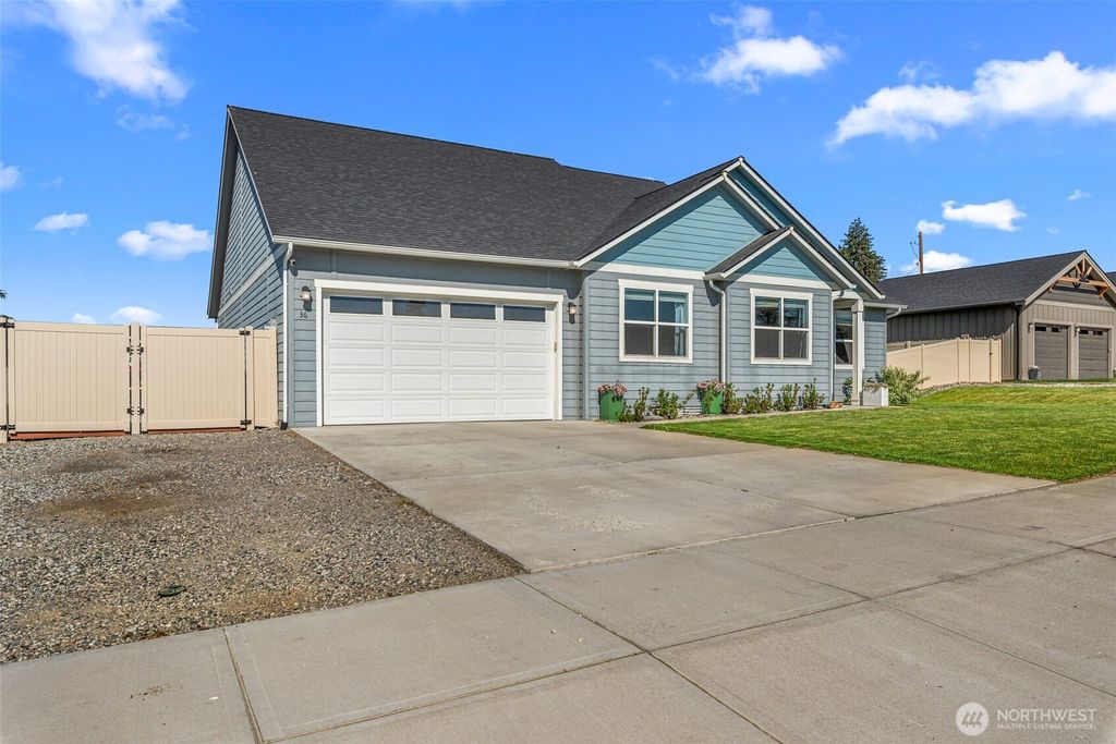 Photo of 36 Starlight Avenue, Wenatchee, WA 98801 (MLS # 2518616)