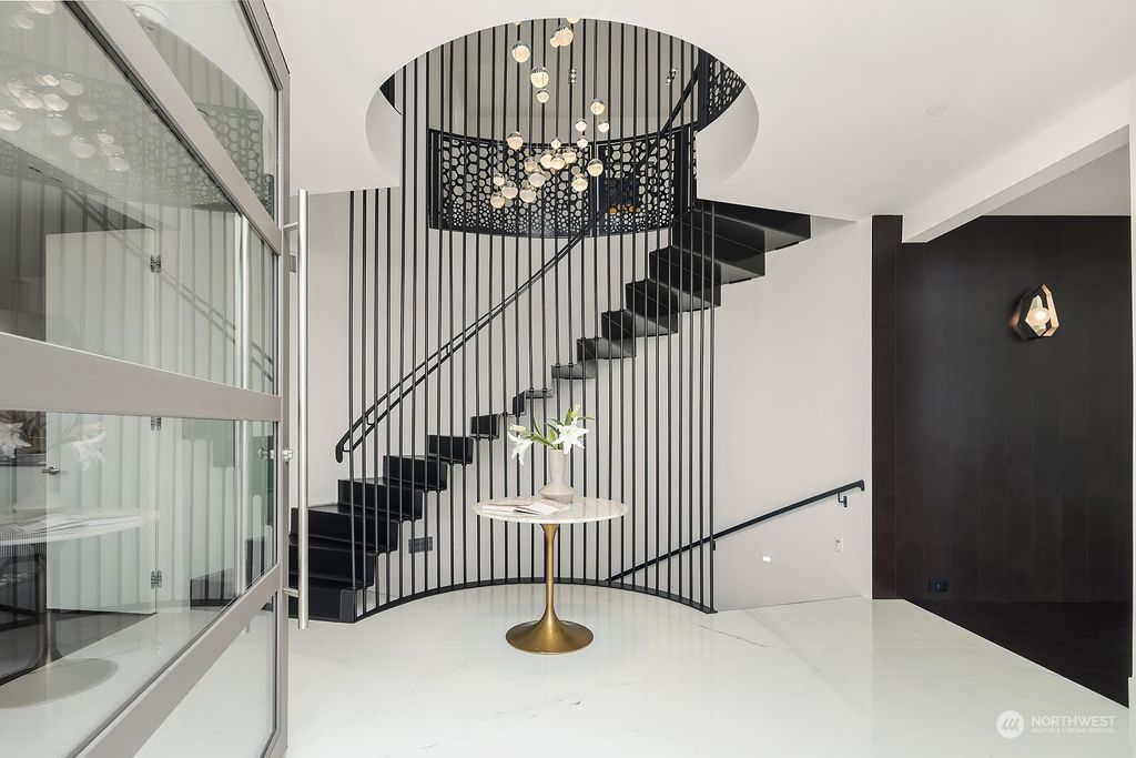 Photo of 3225 Evergreen Point Road, Medina, WA 98039 (MLS # 2183618)