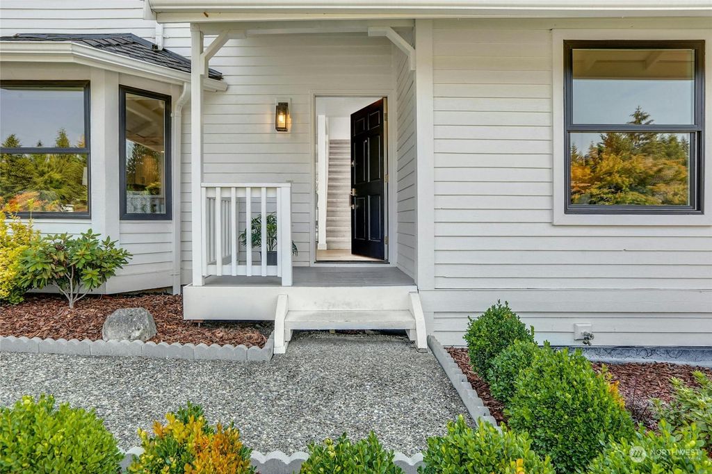 Photo of 13618 174th Avenue NE, Redmond, WA 98052 (MLS # 2285048)
