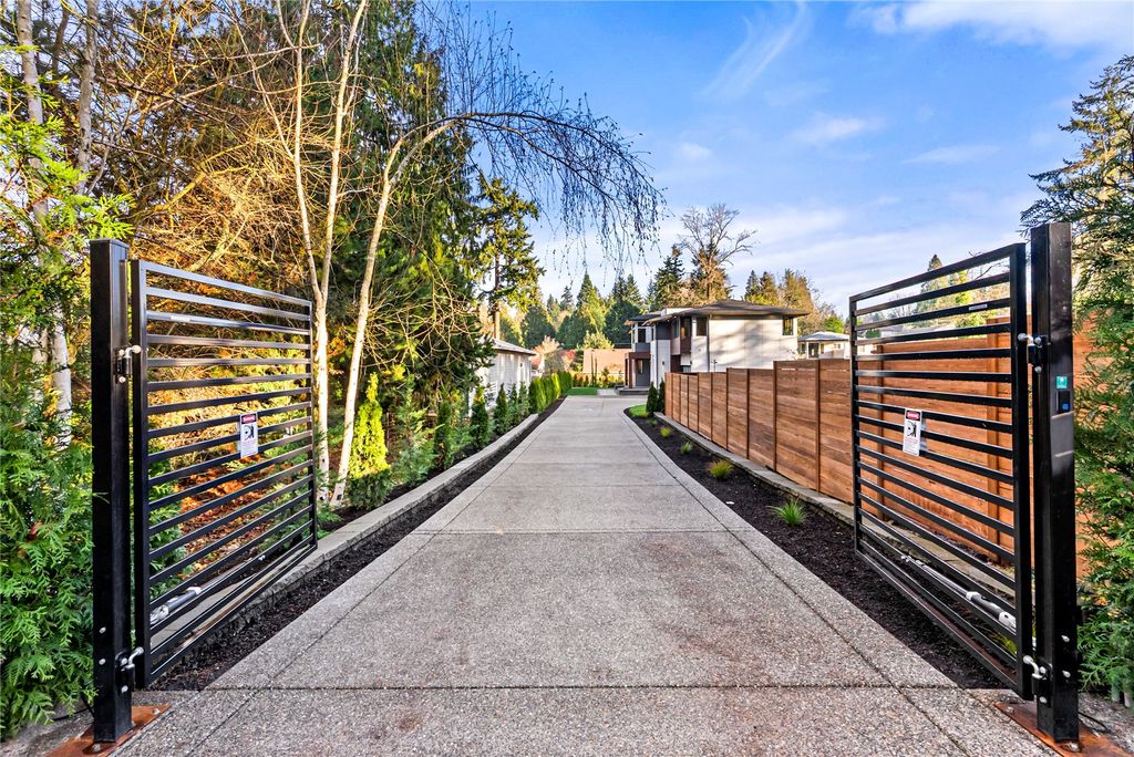 Photo of 30220 23rd Avenue SW, Federal Way, WA 98023 (MLS # 2509896)