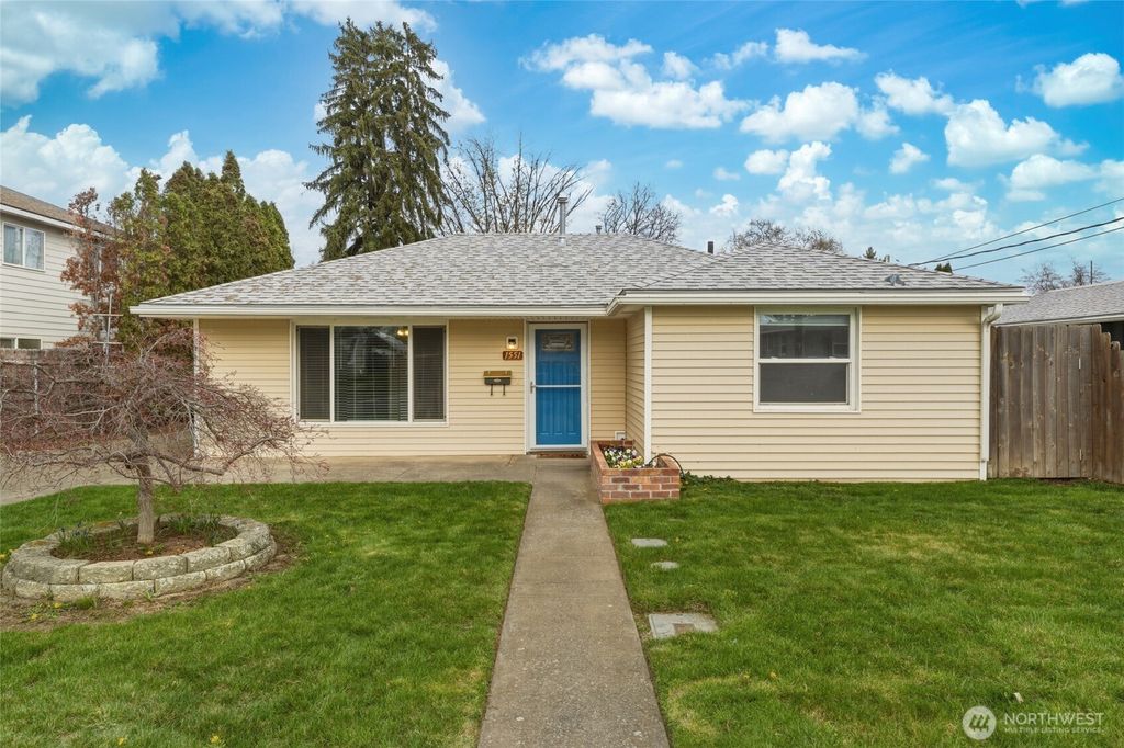 Photo of 1551 J St, Walla Walla, WA 99362 (MLS # 2499559)