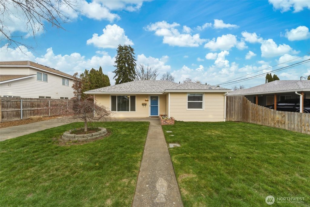 Photo of 1551 J St, Walla Walla, WA 99362 (MLS # 2499559)