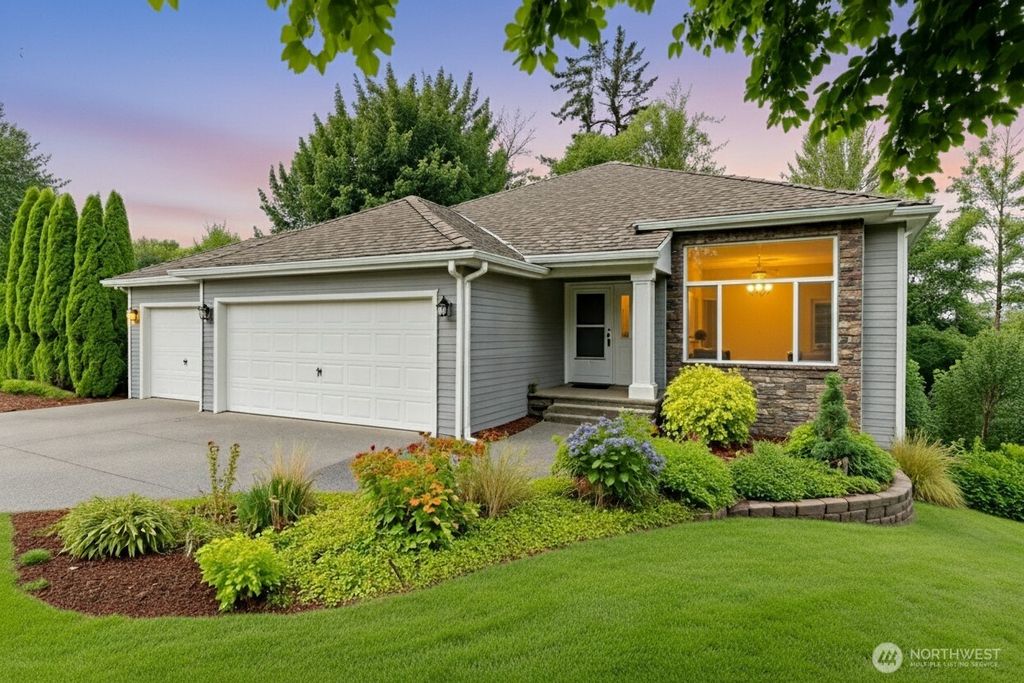 Photo of 605 40th Place, Everett, WA 98201 (MLS # 2414608)