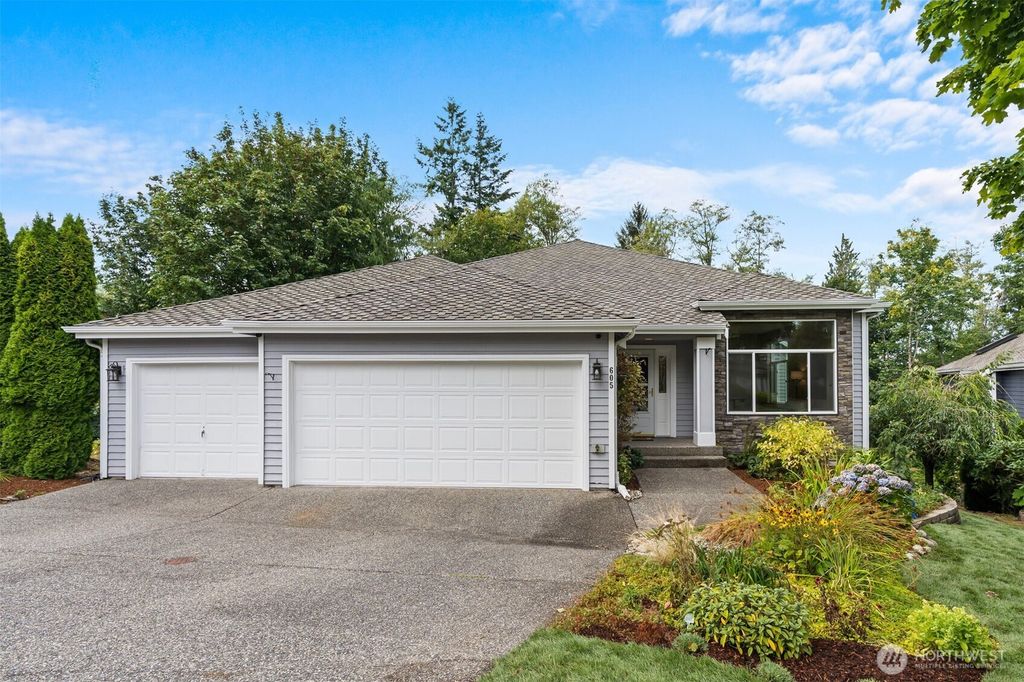 Photo of 605 40th Place, Everett, WA 98201 (MLS # 2414608)
