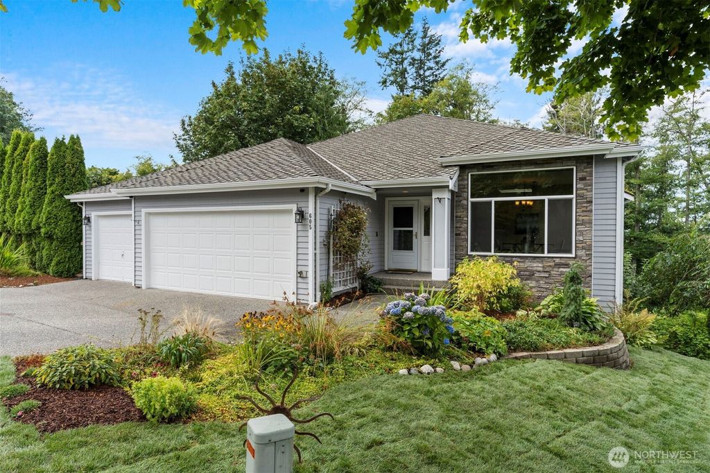 Photo of 605 40th Place, Everett, WA 98201 (MLS # 2414608)