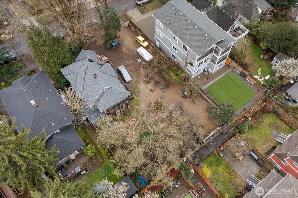 Photo of 333 17th Avenue, Seattle, WA 98122 (MLS # 2495506)