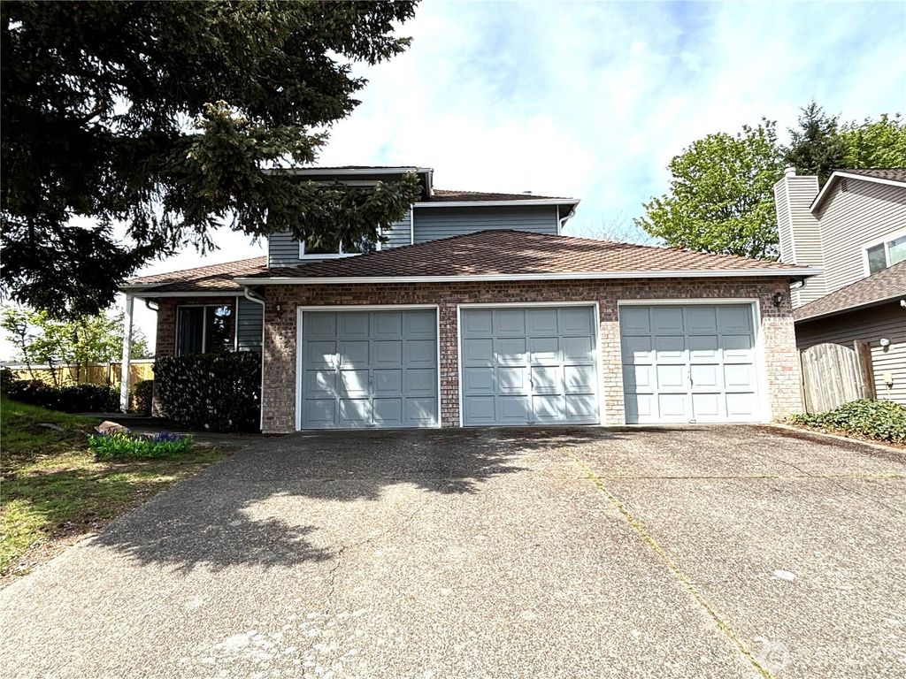 Photo of 21523 129th Avenue SE, Kent, WA 98031 (MLS # 2528427)