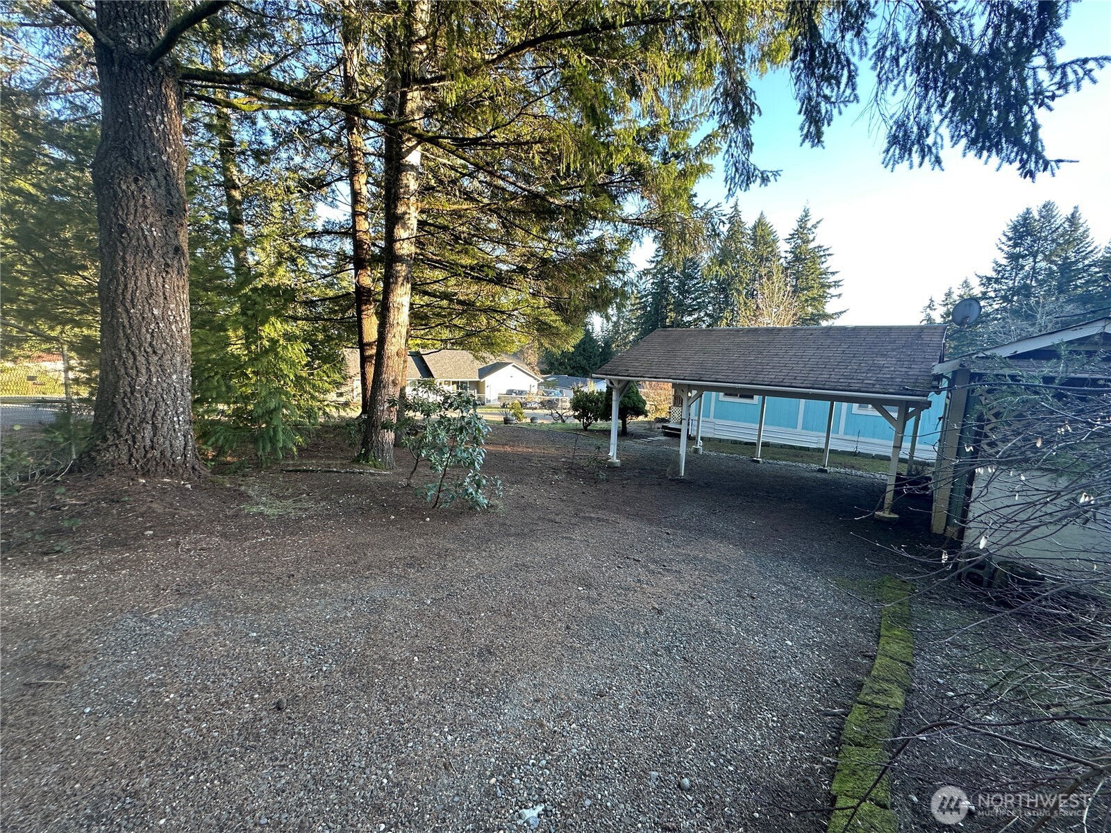 221 NE Schooner Loop