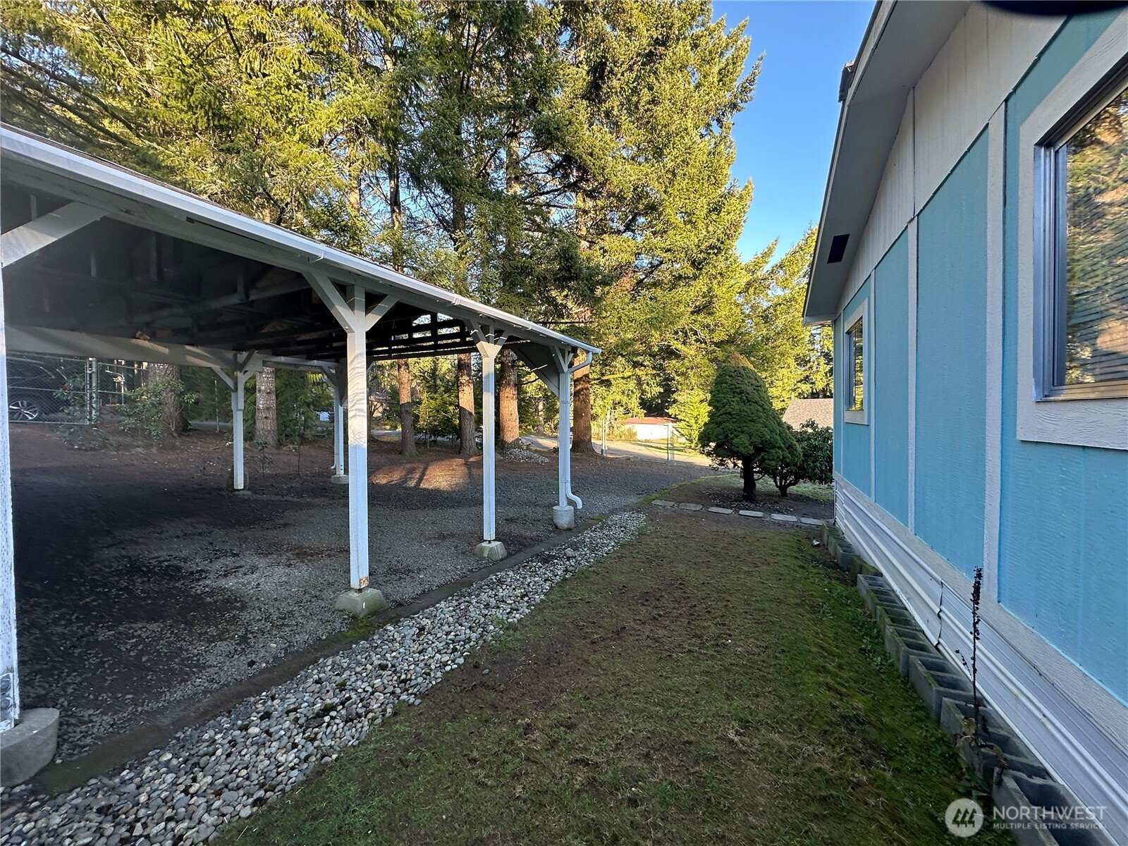 221 NE Schooner Loop