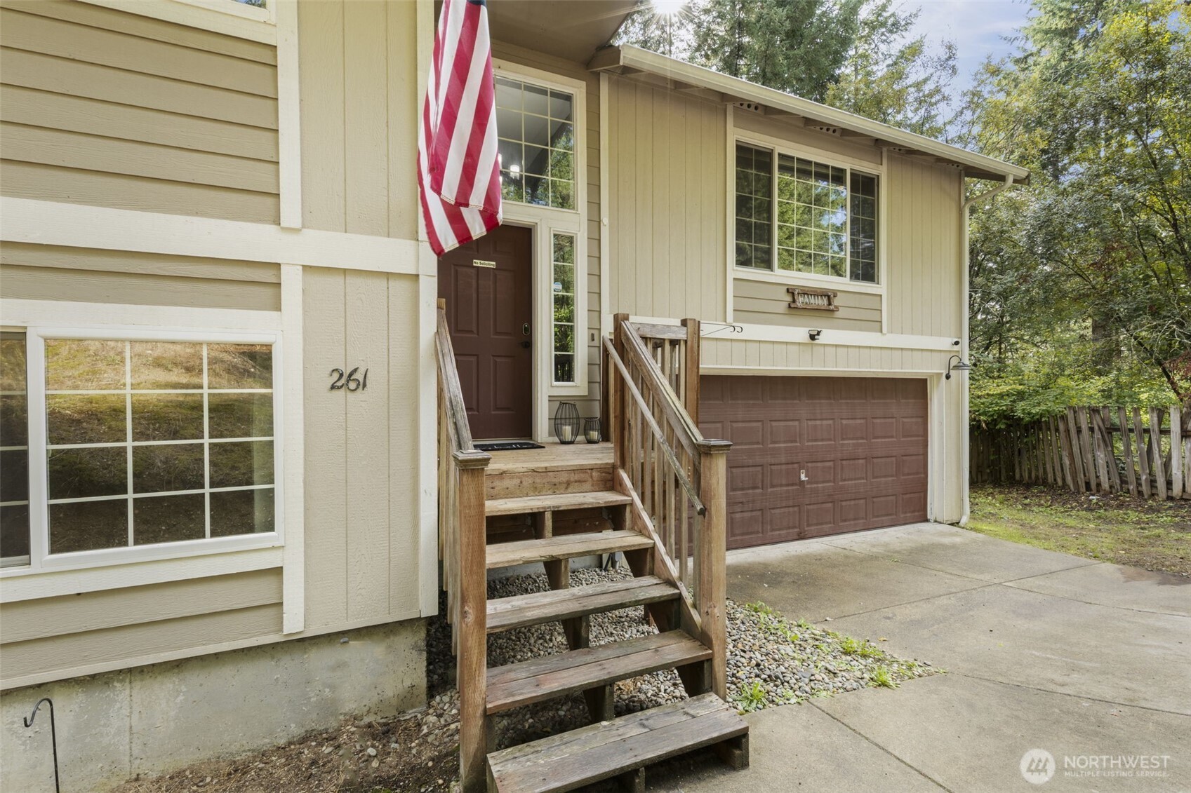 261 NE Jolly Roger Lane