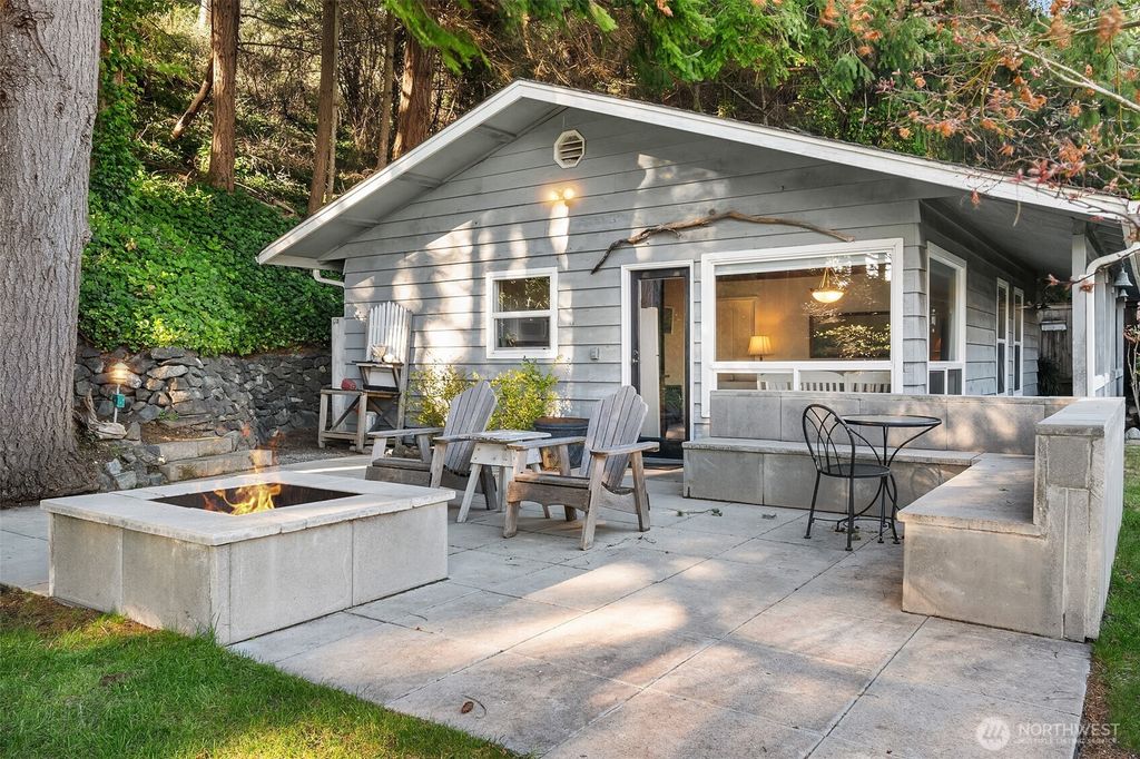 Photo of 6602 Cromwell Beach Drive NW, Gig Harbor, WA 98335 (MLS # 2499983)