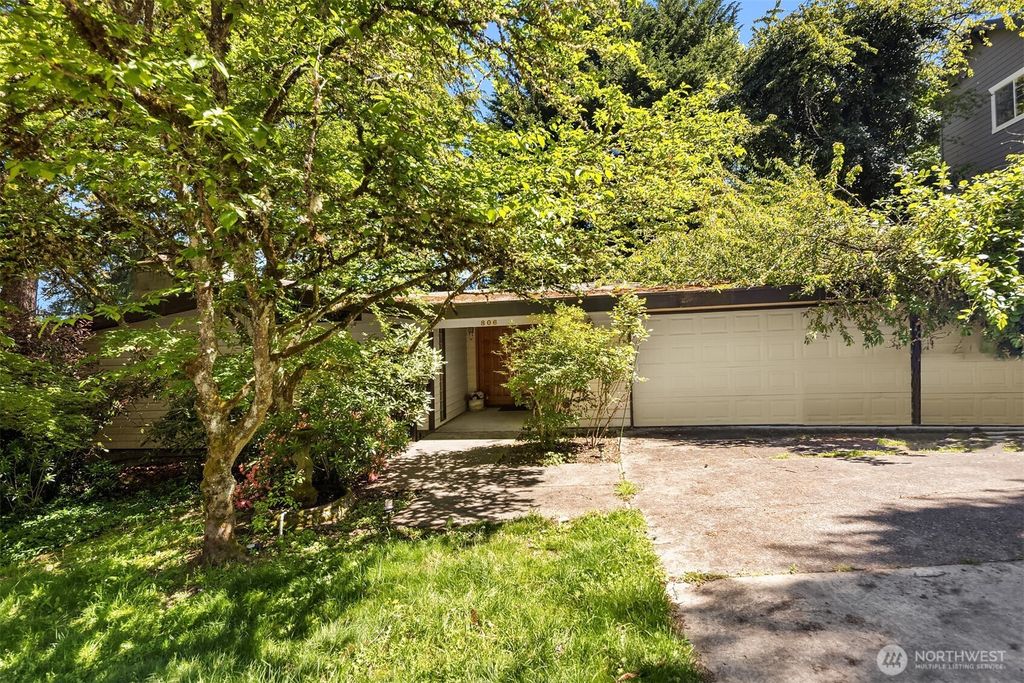 Photo of 806 101st Avenue SE, Bellevue, WA 98004 (MLS # 2418886)