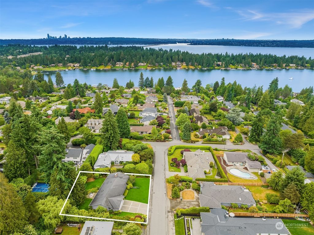 Photo of 9221 NE 37th Place, Yarrow Point, WA 98004 (MLS # 2217783)