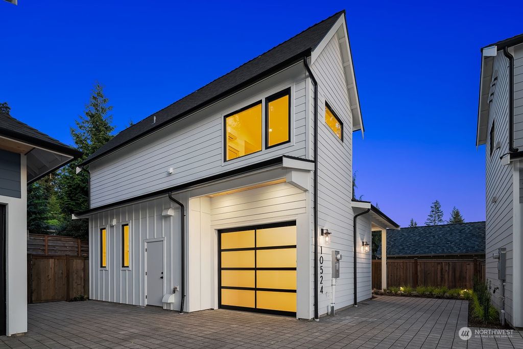 Photo of 10524 128th Avenue NE, Kirkland, WA 98033 (MLS # 2235421)