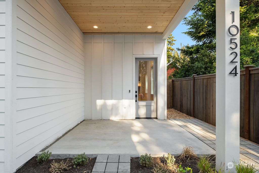 Photo of 10524 128th Avenue NE, Kirkland, WA 98033 (MLS # 2235421)