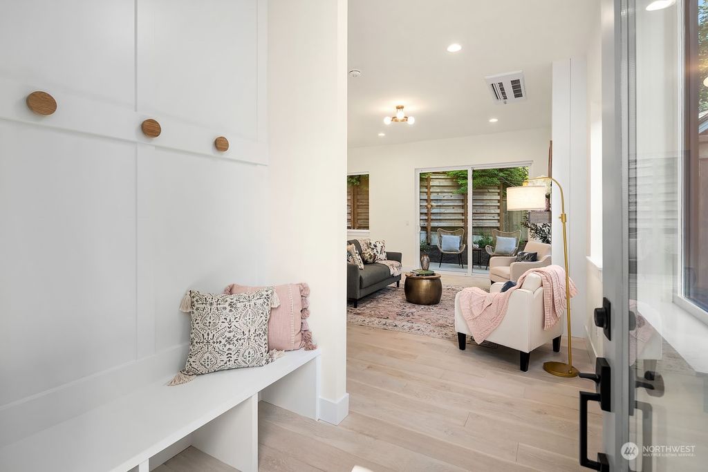 Photo of 10524 128th Avenue NE, Kirkland, WA 98033 (MLS # 2235421)