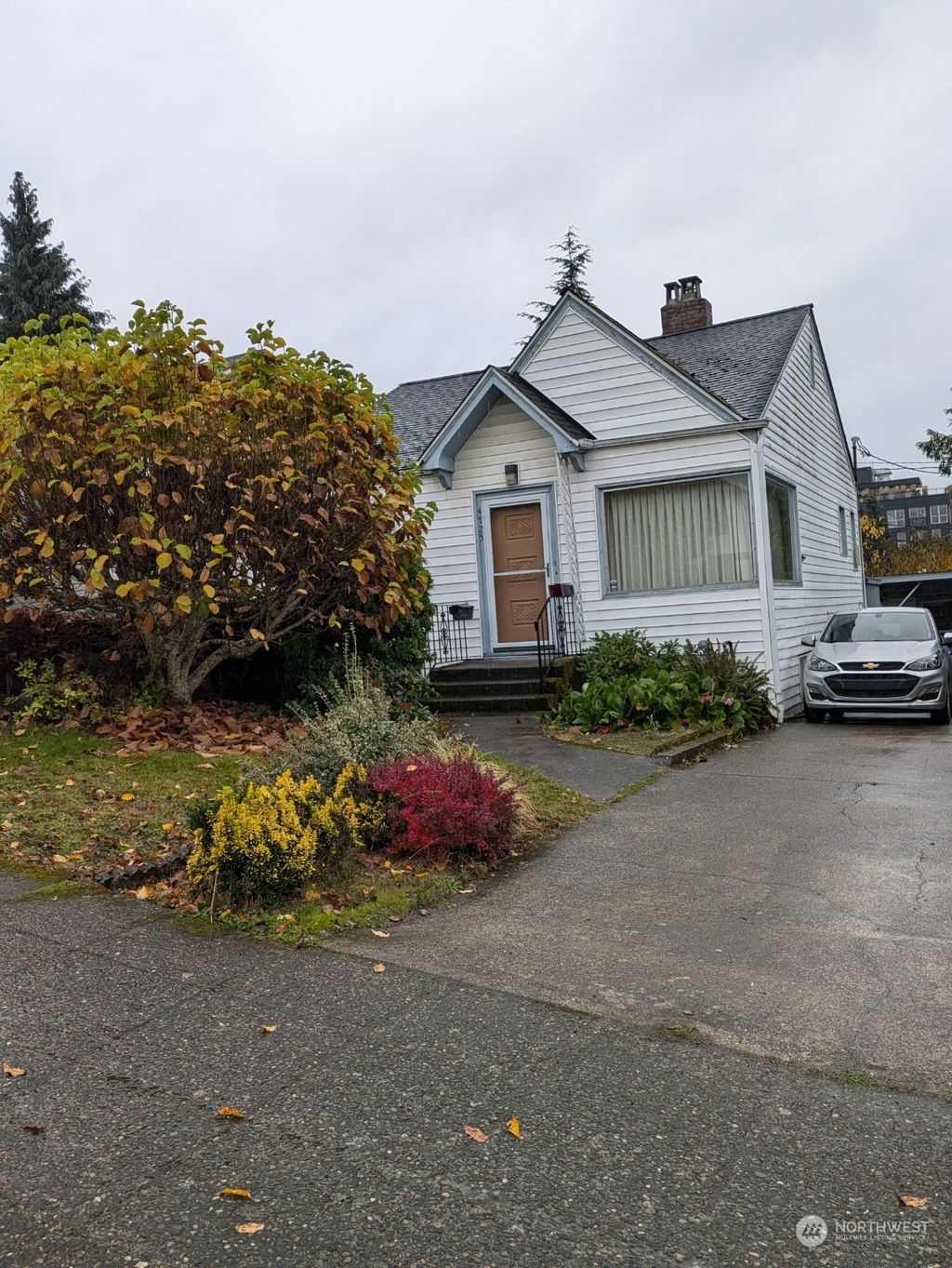 Photo of 4725 37th Avenue SW, Seattle, WA 98126 (MLS # 2308069)