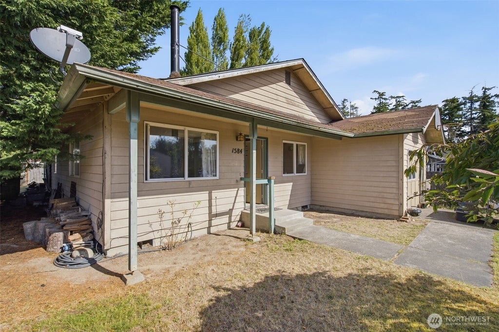 Photo of 1584 7th Street, Port Townsend, WA 98368 (MLS # 2590200)
