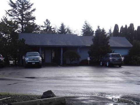 Photo of 515 5th Street, Raymond, WA 98577 (MLS # 2433130)