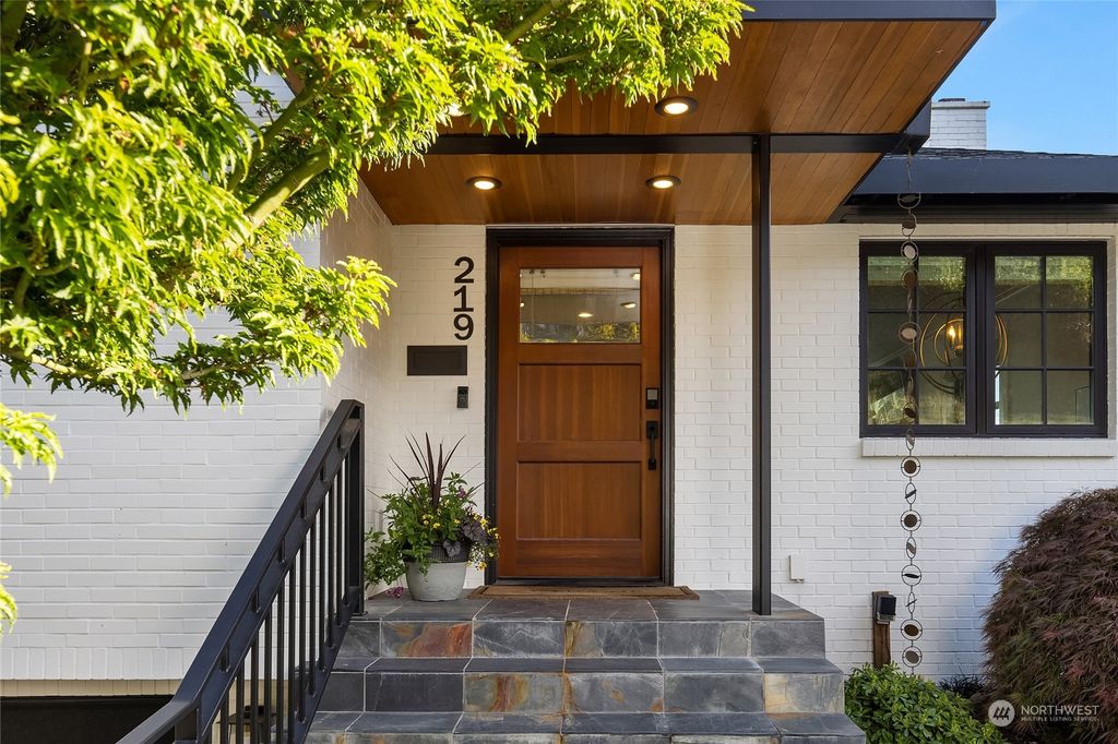 Photo of 219 Ward Street, Seattle, WA 98109 (MLS # 2190295)