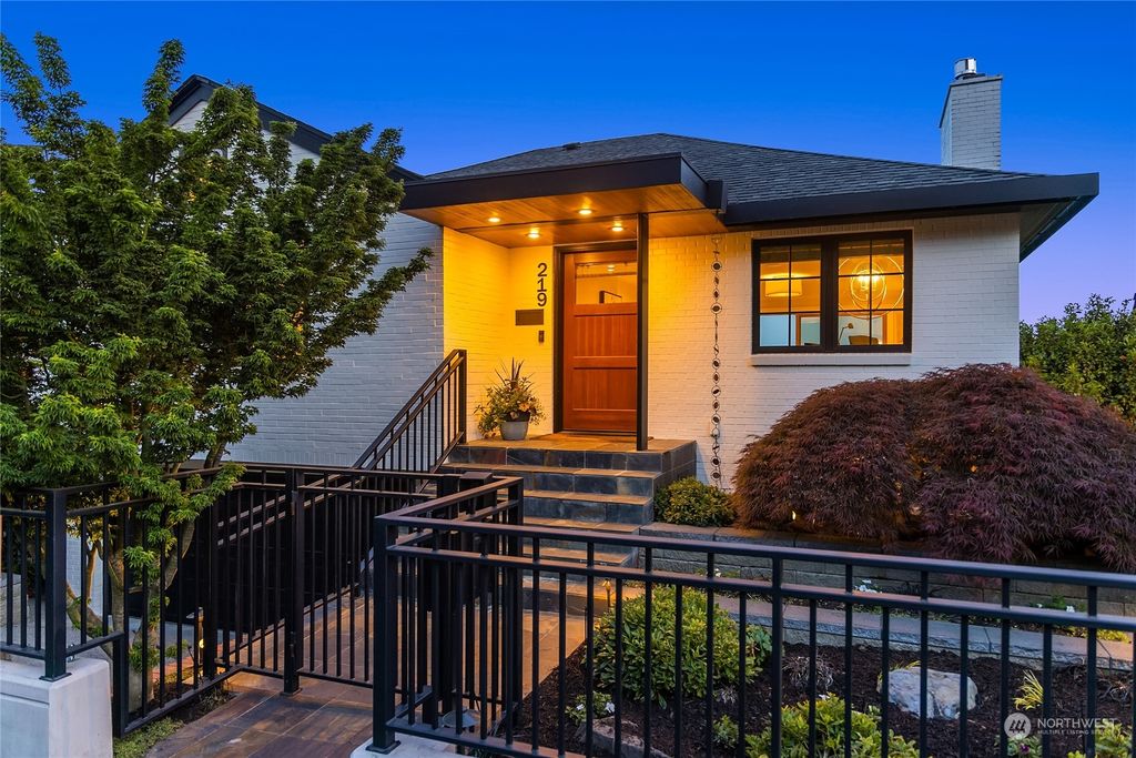Photo of 219 Ward Street, Seattle, WA 98109 (MLS # 2190295)