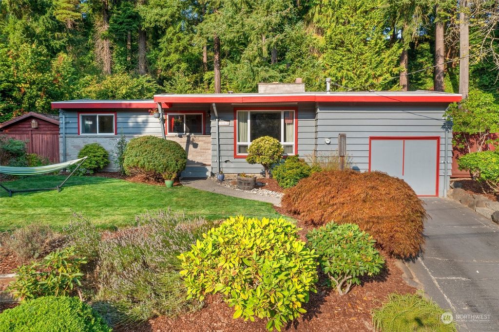 Photo of 562 N 185th Place, Shoreline, WA 98133 (MLS # 1995990)