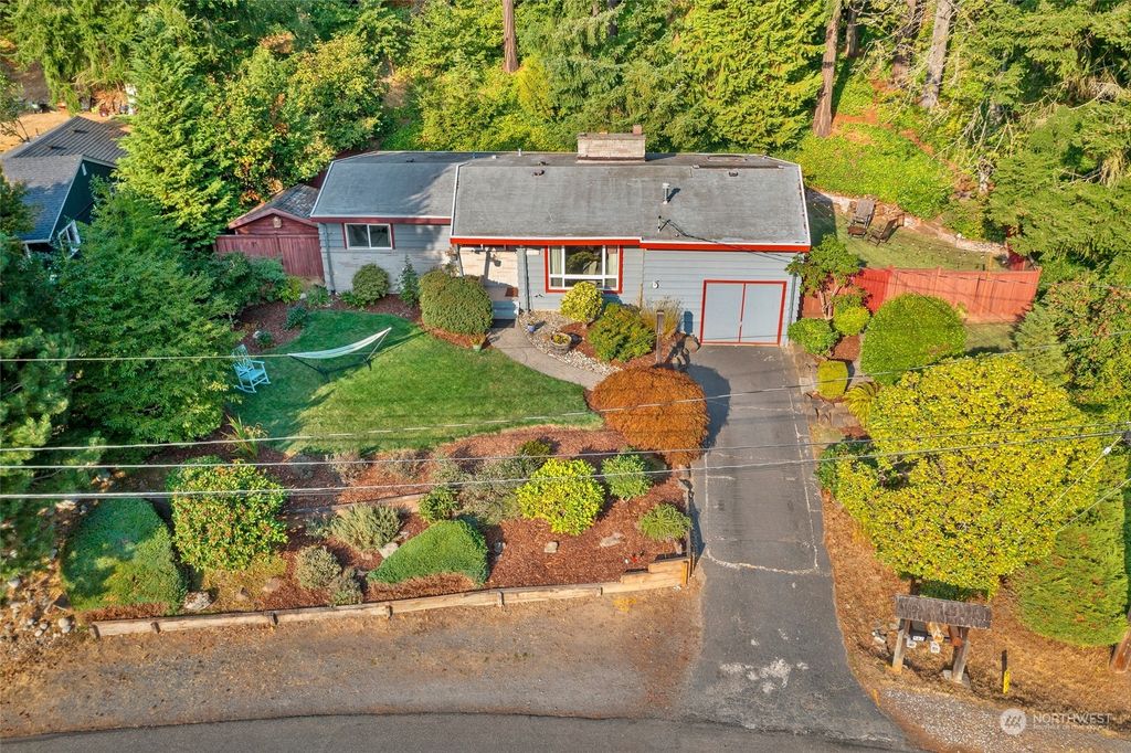 Photo of 562 N 185th Place, Shoreline, WA 98133 (MLS # 1995990)