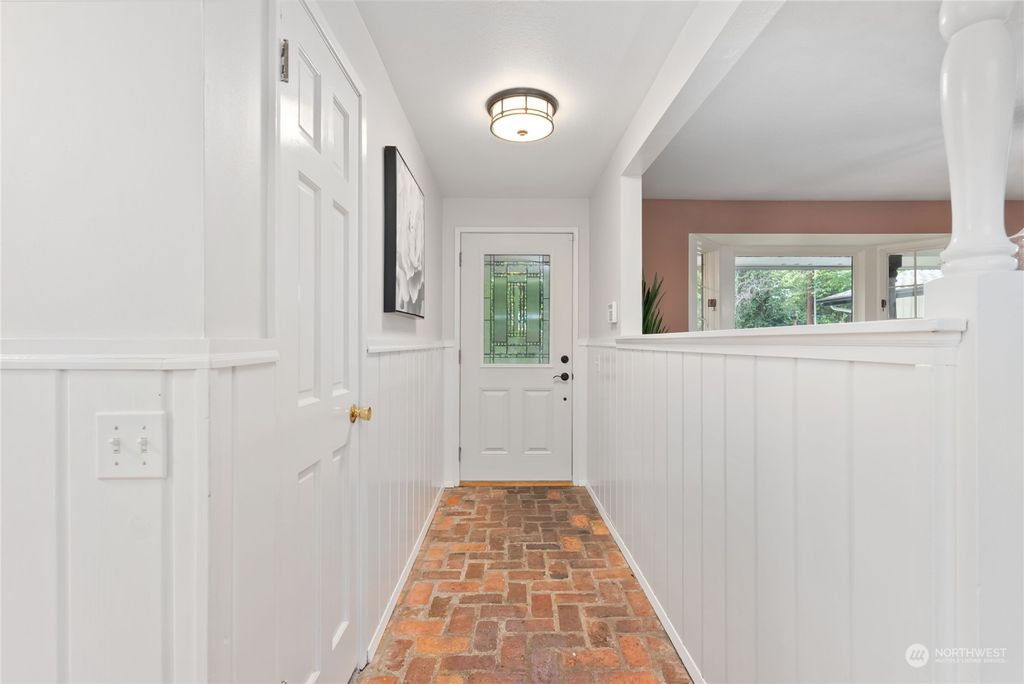 Photo of 2614 Whitman Avenue NE, Renton, WA 98059 (MLS # 2269058)