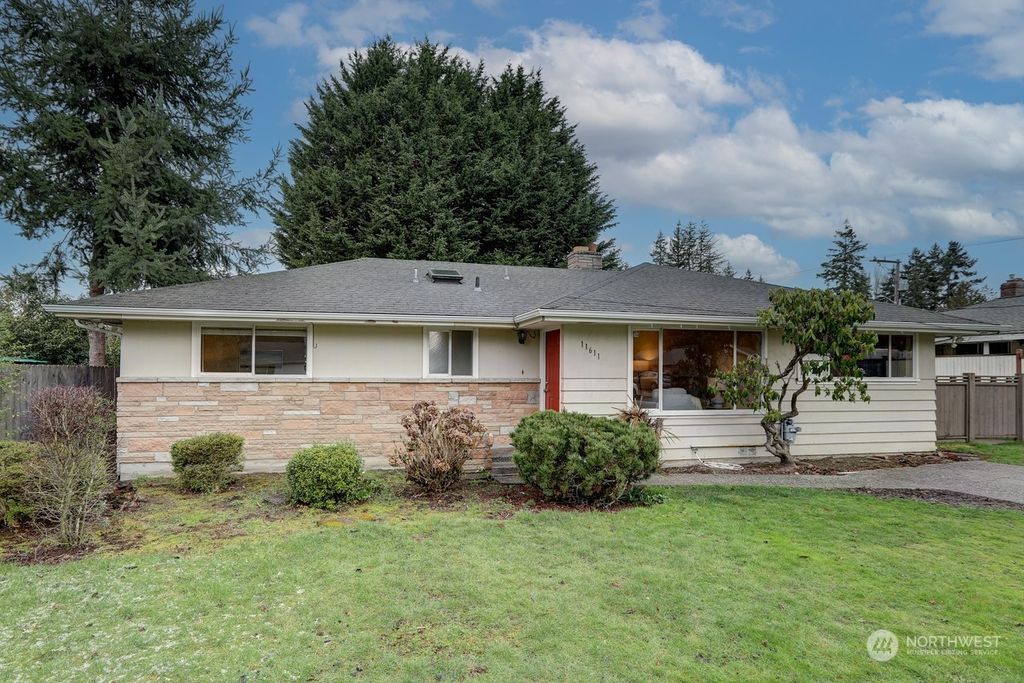 Photo of 11611 18th Avenue SW, Burien, WA 98146 (MLS # 2204322)