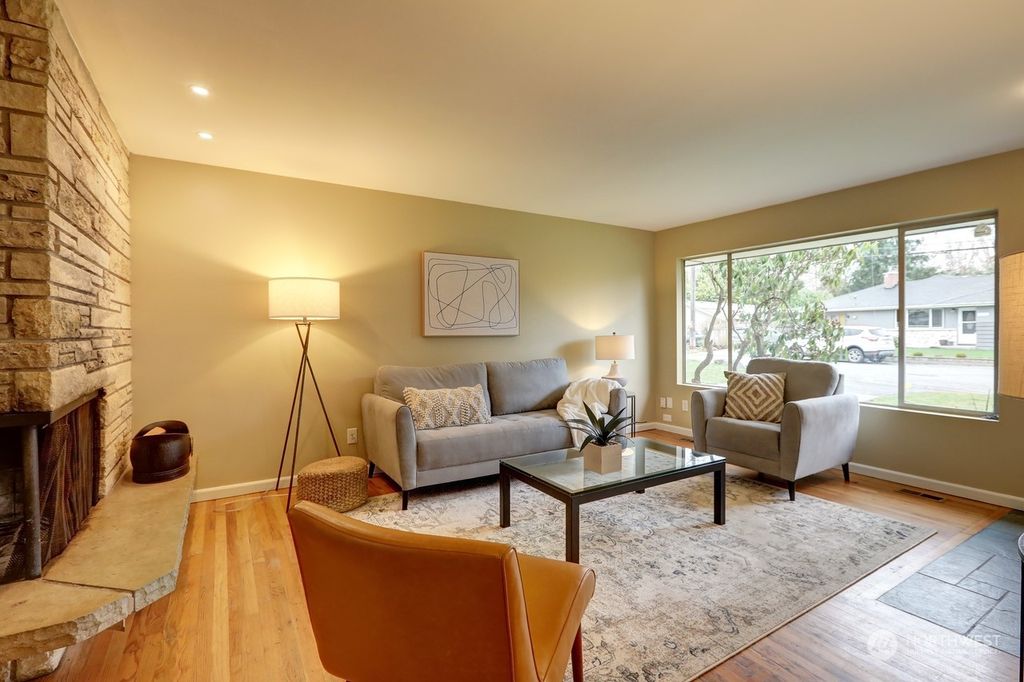 Photo of 11611 18th Avenue SW, Burien, WA 98146 (MLS # 2204322)