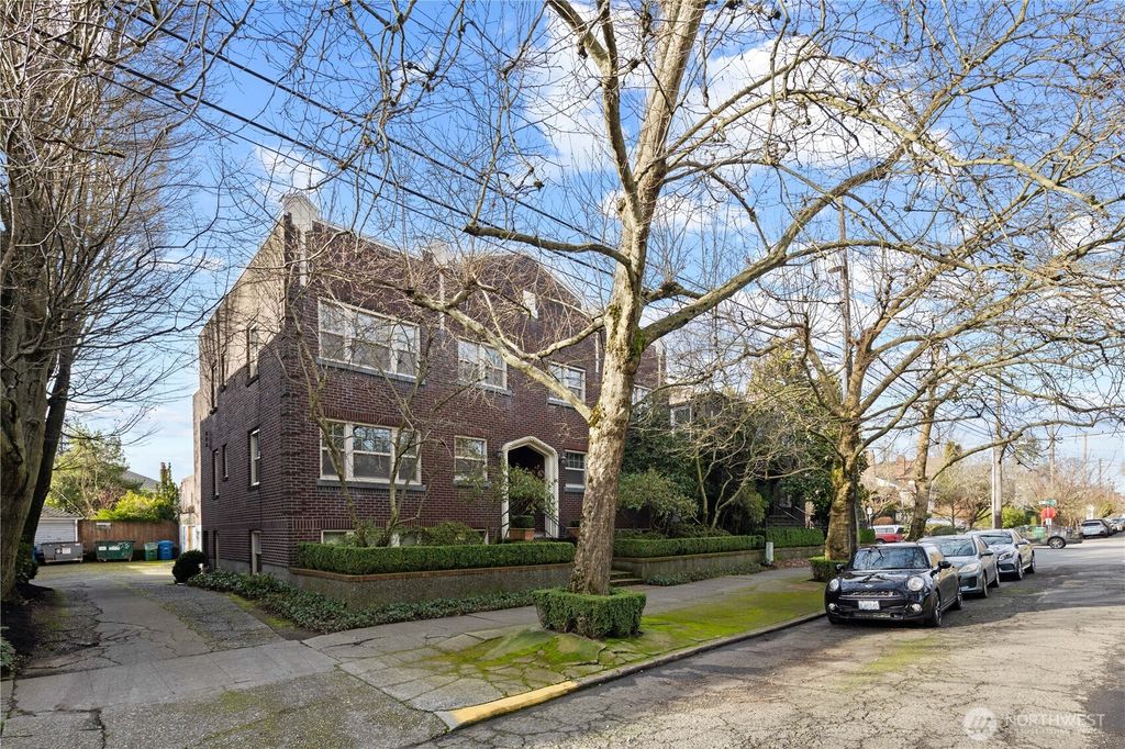 Photo of 741 Federal Avenue E, Seattle, WA 98102 (MLS # 2501955)