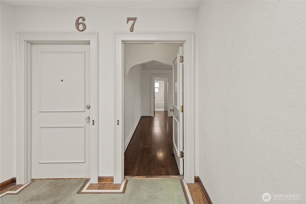 Photo of 741 Federal Avenue E, Seattle, WA 98102 (MLS # 2501955)