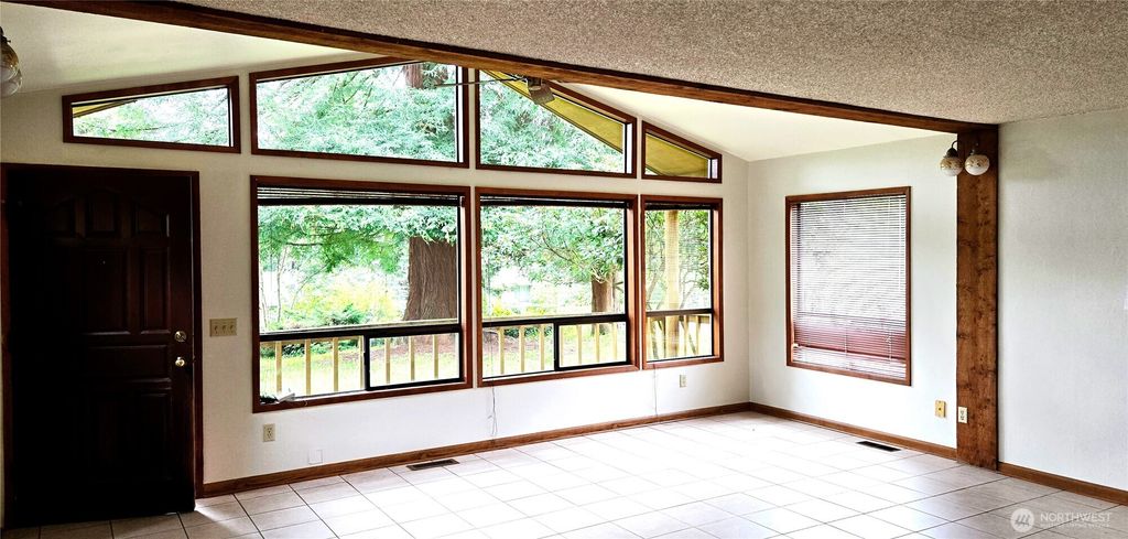 Photo of 17017 10th Avenue NE, Shoreline, WA 98155 (MLS # 2476354)