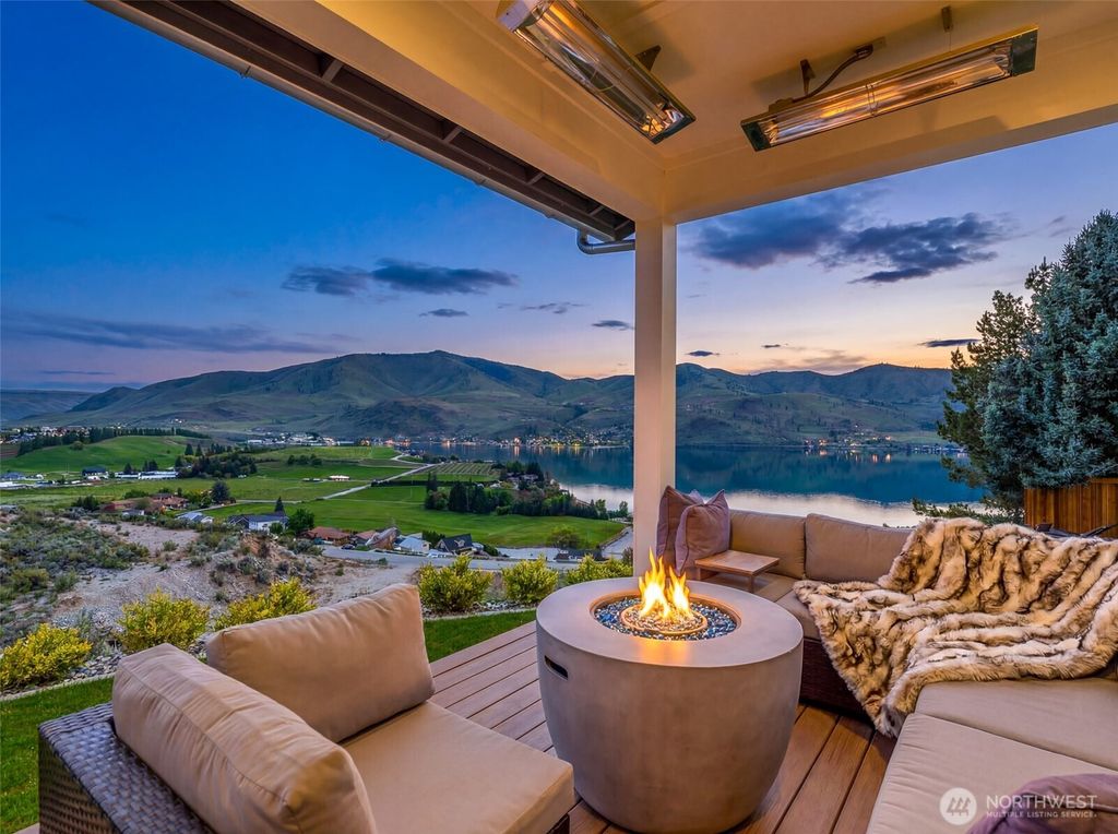 Photo of 122 Lookout Way, Chelan, WA 98816 (MLS # 2510723)