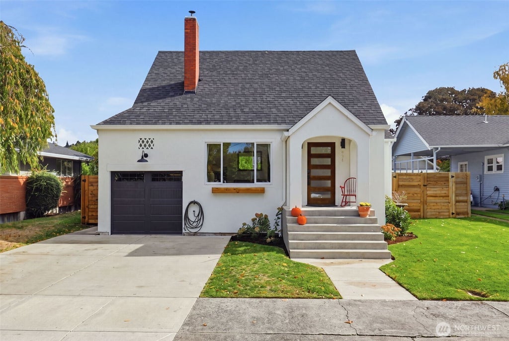 Photo of 954 Park Street, Woodland, WA 98674 (MLS # 2594290)