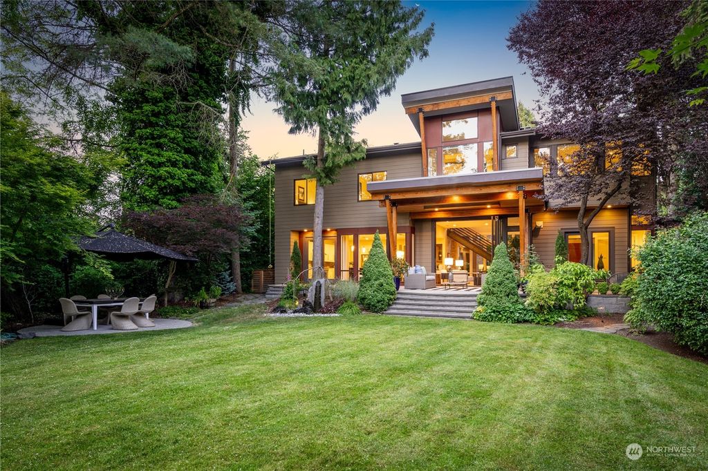 Photo of 7037 122nd Avenue NE, Kirkland, WA 98033 (MLS # 2101660)