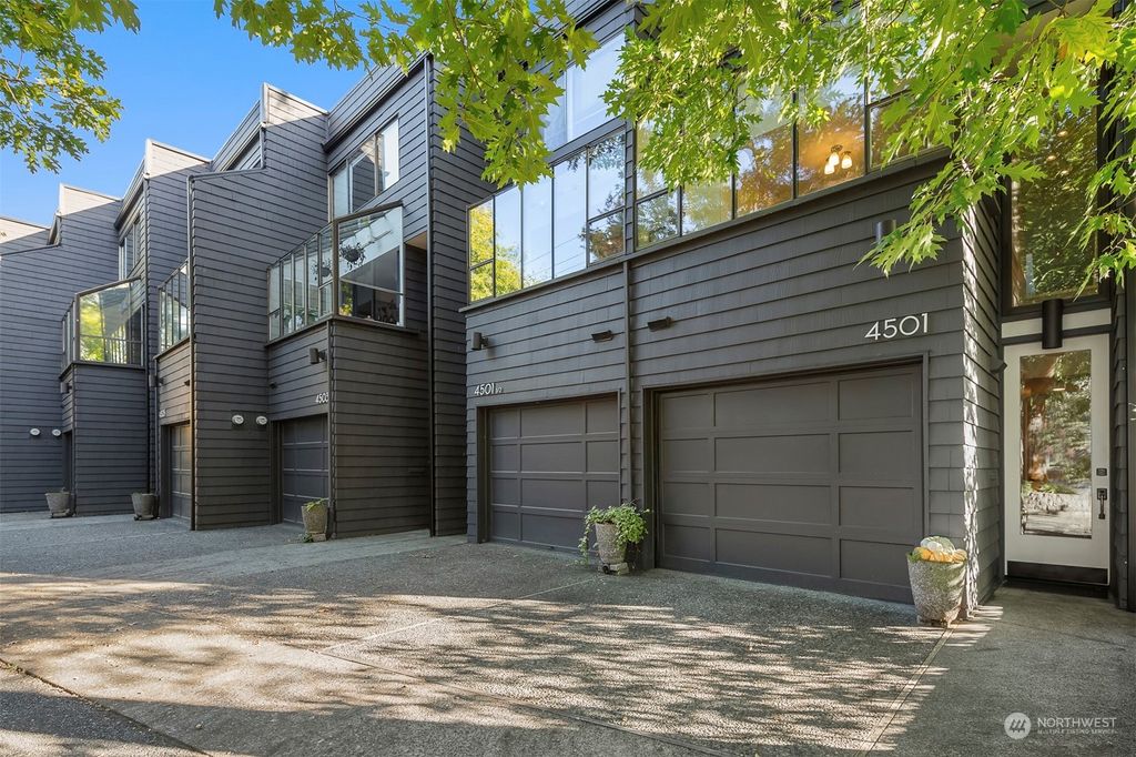 Photo of 4501 NE 55th Street, Seattle, WA 98105 (MLS # 2330618)
