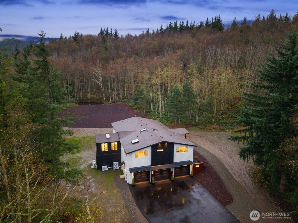 Photo of 32922 SE Kuzak Road, Enumclaw, WA 98022 (MLS # 2461700)