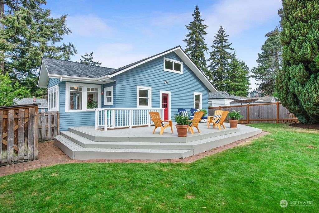 Photo of 16226 12th Avenue NE, Shoreline, WA 98155 (MLS # 2125346)