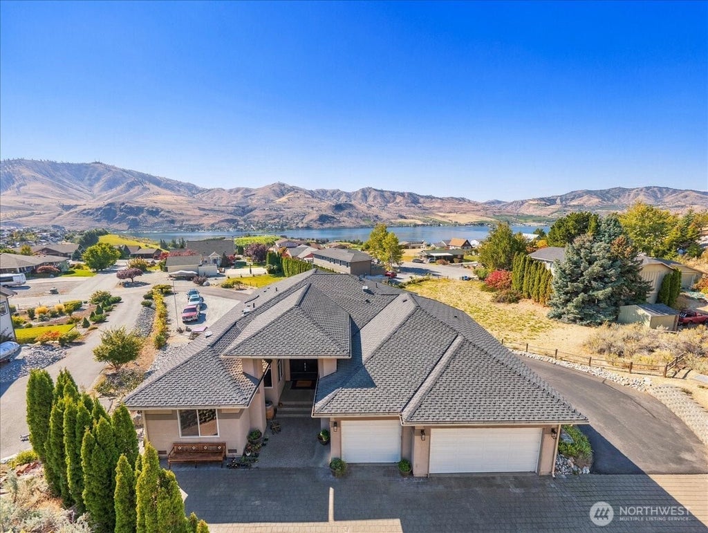Photo of 305 Orchard View Drive, Chelan, WA 98816 (MLS # 2583593)